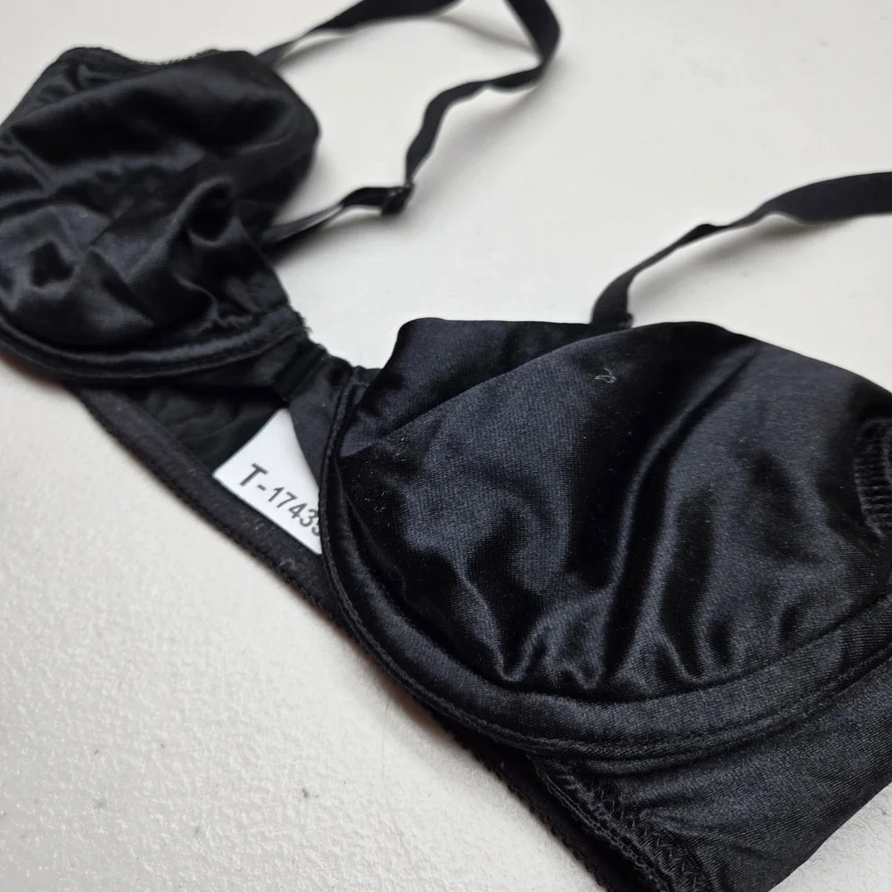 Victoria's Secret Women‎ Bra 34B Black Underwired Unlined Strap Adjustable